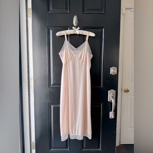 VTG Vanity Fair Peach Nylon Mesh Trim Slip Dress Size M